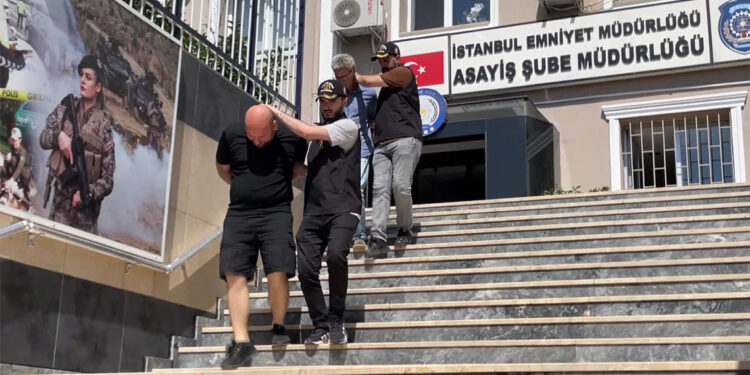 İstanbul'da otomobil almak isterken oğlunun arkadaşları tarafından dolandırıldı