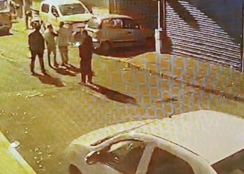 Kağıthane'de kavgada tek yumrukla aracın camını patlattı