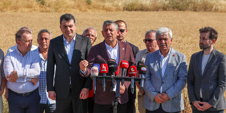 Tarihte ilk kez ankette yüzde 40'ı görüyoruz