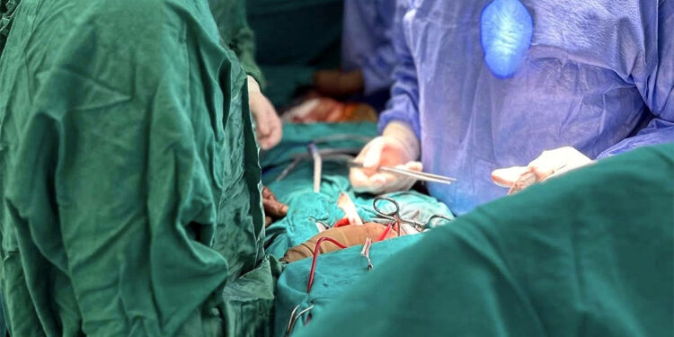 Yapay kalple hayata tutundu