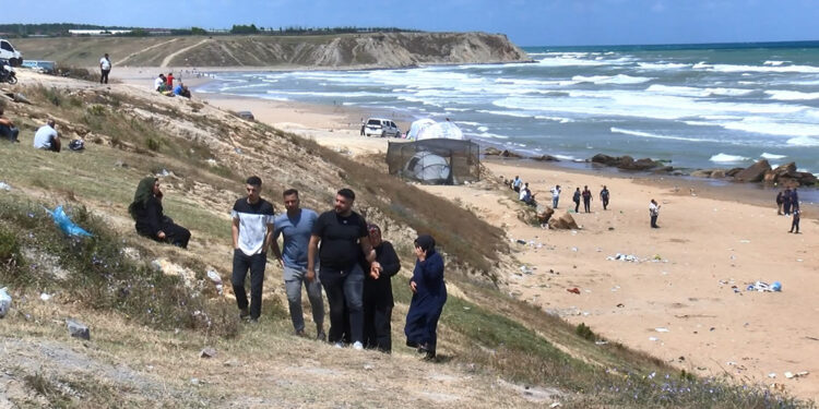 Kısırkaya Plajı'nda denize giren 2 kişi kayboldu