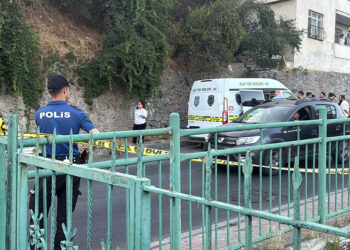 Sevgililer başlarından silahla vurulmuş halde ölü bulundu