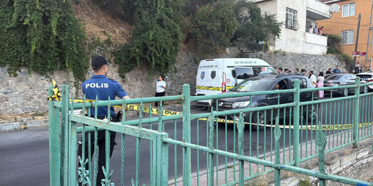 Sevgililer başlarından silahla vurulmuş halde ölü bulundu
