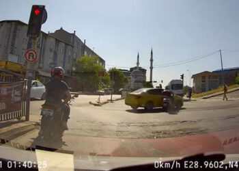 Şişli'de motosiklet sürücüsü taksi ile çarpıştı