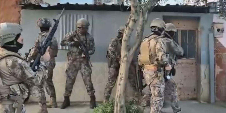 İzmir merkezli 10 ilde terör örgütü DEAŞ operasyonu: 14 gözaltı