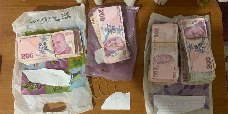 FETÖ'nün hücre evlerinde kaldığı tespit edilen 42 şüpheli gözaltına alındı