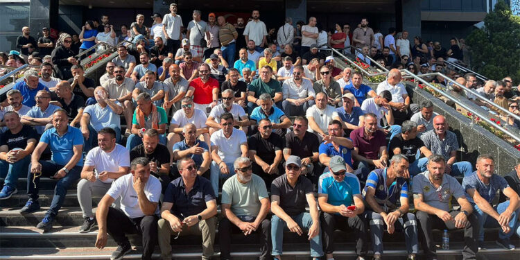 Buca Belediyesi'nde bazı çalışanlar iş bıraktı