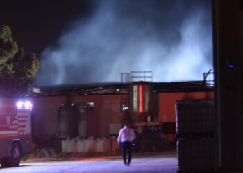 İzmir'de kimya fabrikasında korkutan yangın