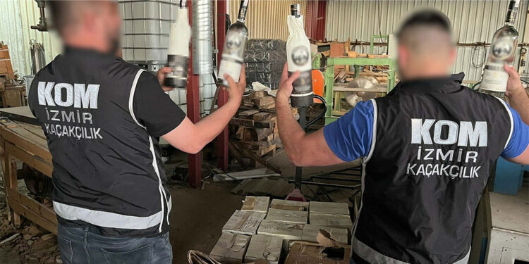 İzmir'de sahte içki ve çok sayıda materyal ele geçirildi