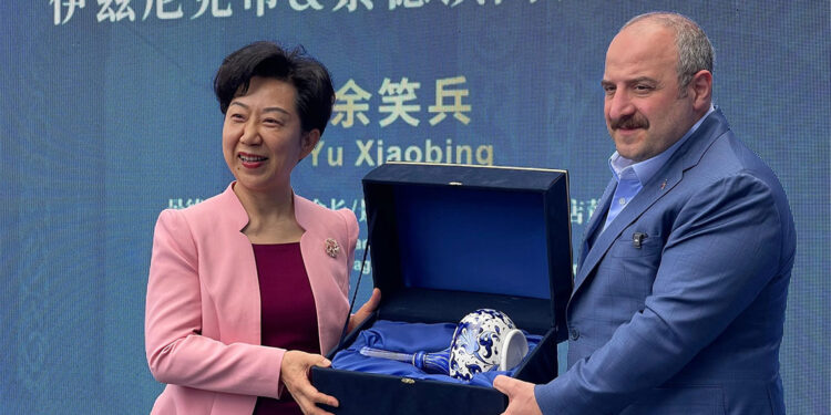 İznik ile Çin arasında seramikte iş birliği