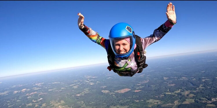 İki paraşütçü havada çarpıştı