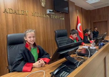 İlkokul öğrencileri adliyeyi ziyaret etti, duruşma canlandırdı