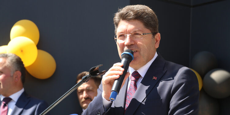 İnsan kaynağımızın güçlü olması lazım