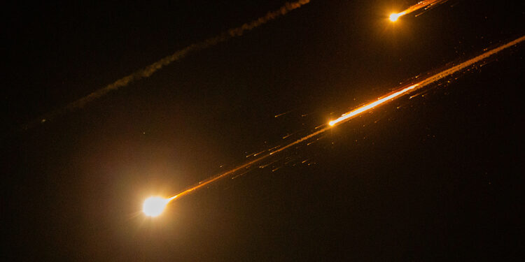 İran, İsrail'e yeni füze saldırıları gerçekleştirdi