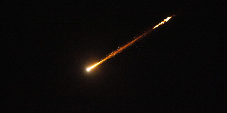 İran, İsrail'in başkenti Tel Aviv'e füze saldırısı düzenledi