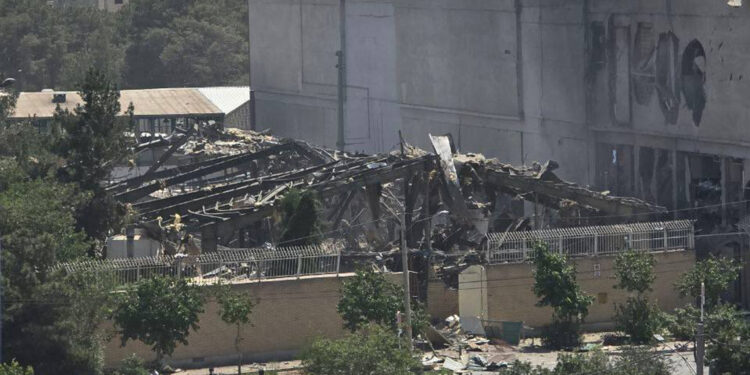 İran Savunma Bakanlığı merkezi vuruldu