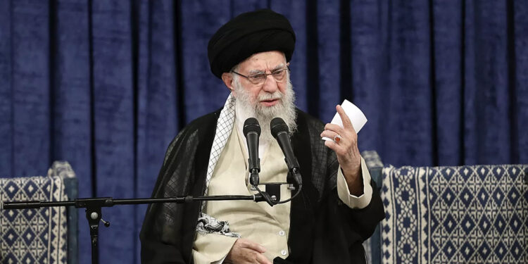 İran lideri Hamaney, İsrail'e karşılık vereceklerini duyurdu