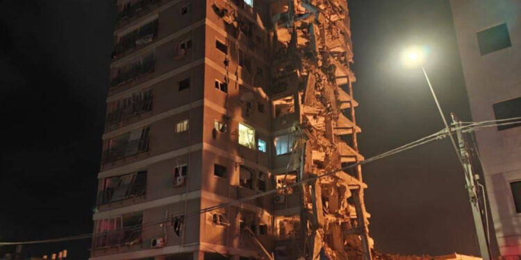 İran'dan, İsrail'e füze saldırıları; enkaz altında kalanlar var 