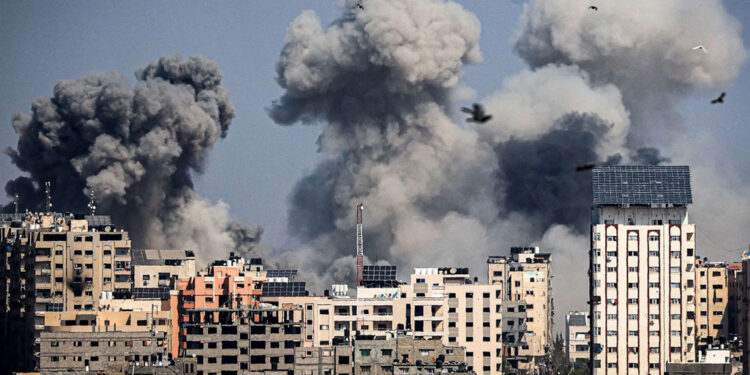 İsrail, Gazze'yi Kurban Bayramı'nda da bombaladı: 17 Filistinli öldü