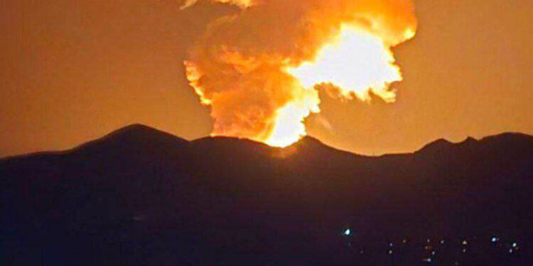 İsrail, İran'da birçok bölgeye saldırılar başlattı; Tahran'da şiddetli patlamalar 