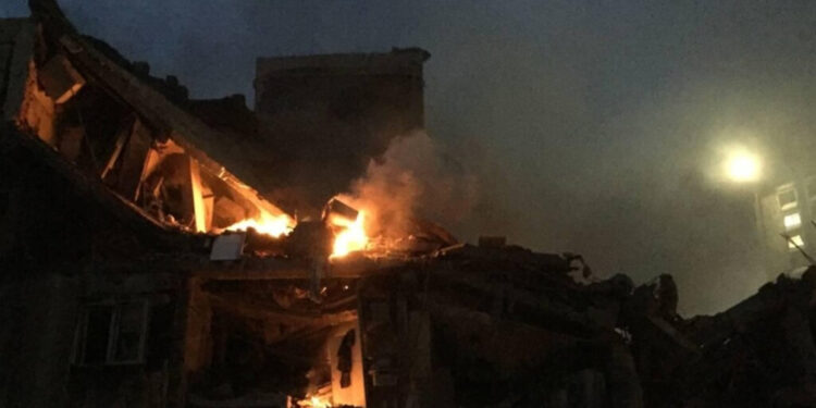 İsrail ordusu, İran'daki askeri üssünü vurduğunu açıkladı