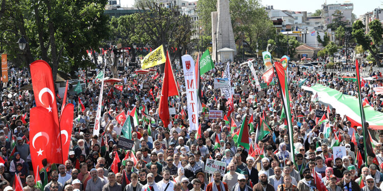 İstanbul'da Filistin'in özgürlüğü için yürüyüş düzenlendi