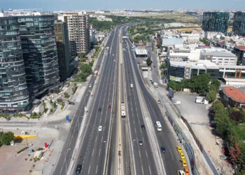 İstanbul'da bayramın 2'nci günüboş kalan yollar havadan görüntülendi