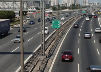 İstanbul'da şaşırtan Pazartesi; Trafik yoğunluğu yüzde 15