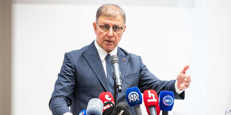 İzmir Büyükşehir Belediyesi bin 30 kişiyi işten çıkarıyor