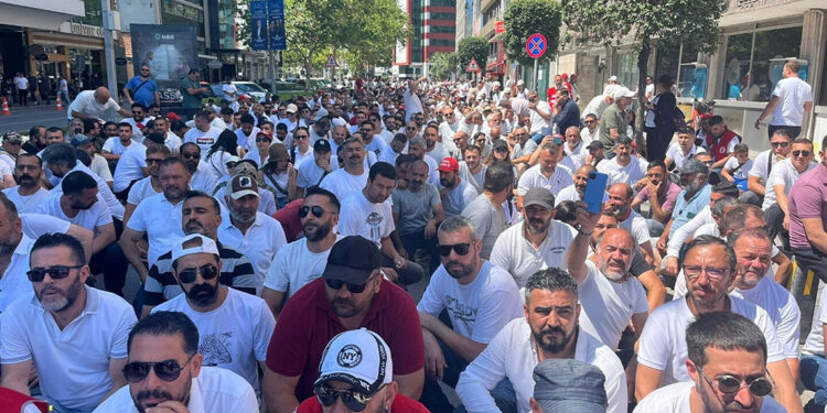 İzmir'de işçiler grevin 5'inci gününde