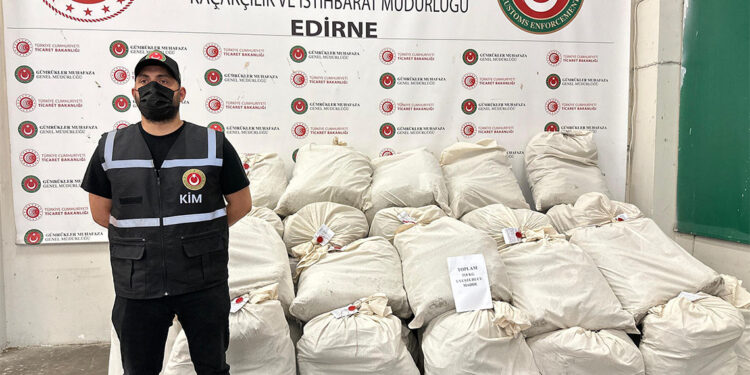 Kapıkule'de 2 TIR'da 318 kilo uyuşturucu ele geçirildi