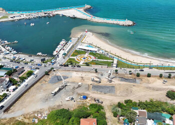 Karaburun Meydanı'na millet bahçesi'nin 3'üncü etabı için temel atıldı