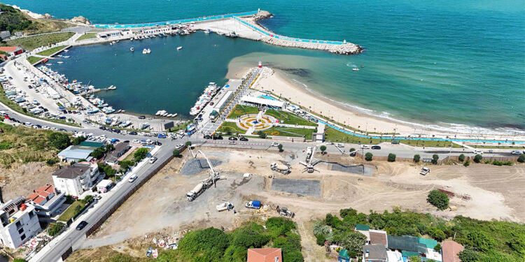 Karaburun Meydanı'na millet bahçesi'nin 3'üncü etabı için temel atıldı