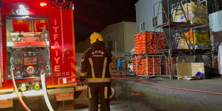 Kayseri'de ahşap fabrikasının silosunda yangın