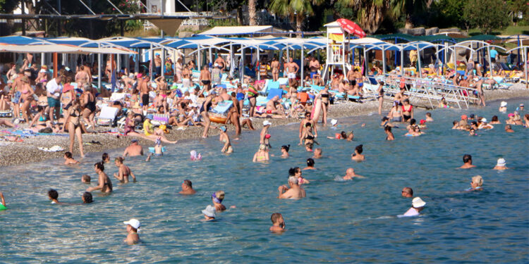 Kemer'de haziranda doluluk yüzde 90'ı buldu