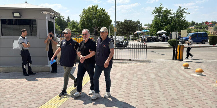 Kırıkkale'de FETÖ hükümlüsü eski emniyet müdürü yakalandı