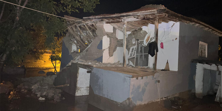 Kırşehir'de sel nedeniyle 1 ev yıkıldı, 3 ev ağır hasar gördü