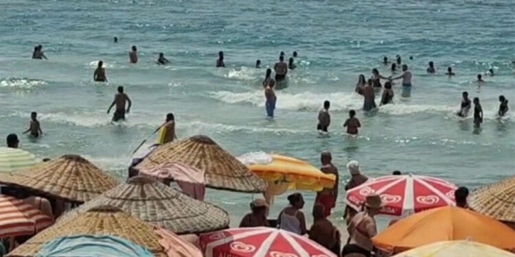 Kuşadası'nda serinlemek için denize giren 2 kişi boğuldu