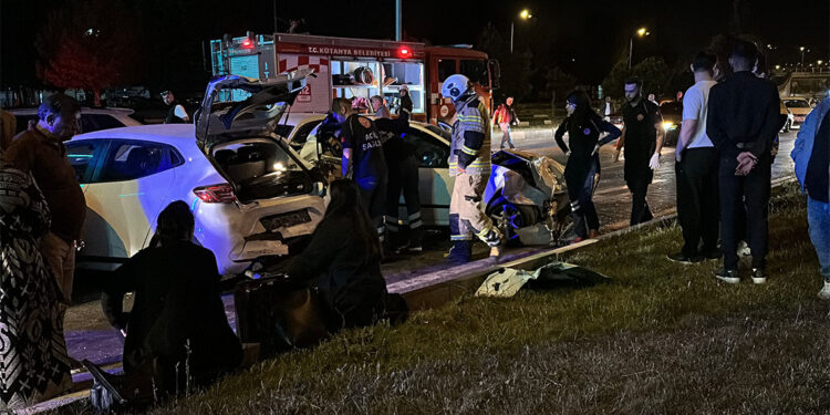 Kütahya'da zincirleme trafik kazası; 2’si ağır 6 yaralı