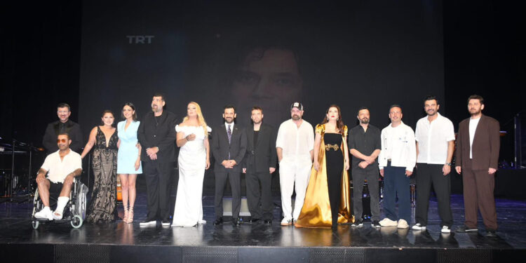 Kayahan ölüm yıl dönümünde şarkılarıyla anıldı