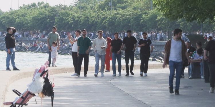 Kurban Bayramı'nı İstanbul'da geçirenler sahillere akın etti