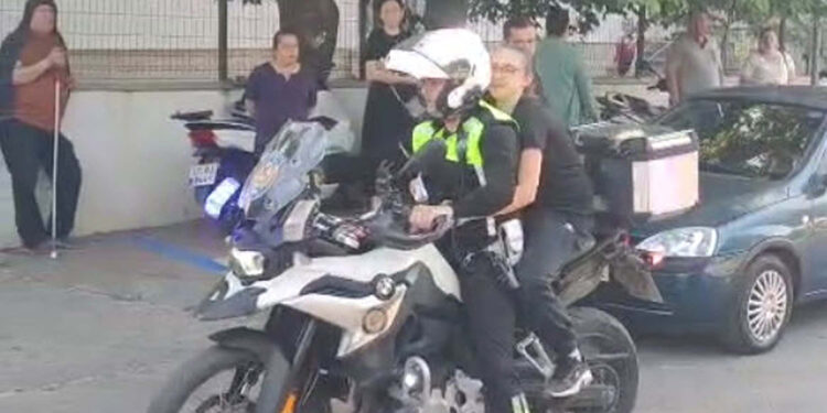 LGS sınavına geç kalan öğrencileri polisler yetiştirdi