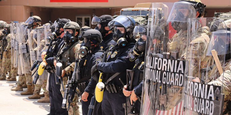 Los Angeles'ta kısmi sokağa çıkma yasağı ilan edildi