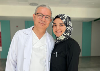 Laborant baba, hemşire kızıyla 4 yıldır aynı hastanede çalışıyor