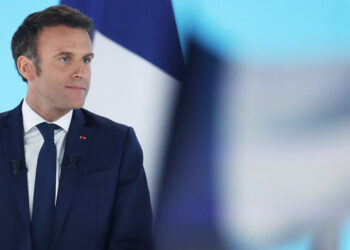 Macron, İran'da tutuklu bulunan 2 Fransız vatandaşının serbest bırakılmasını istedi