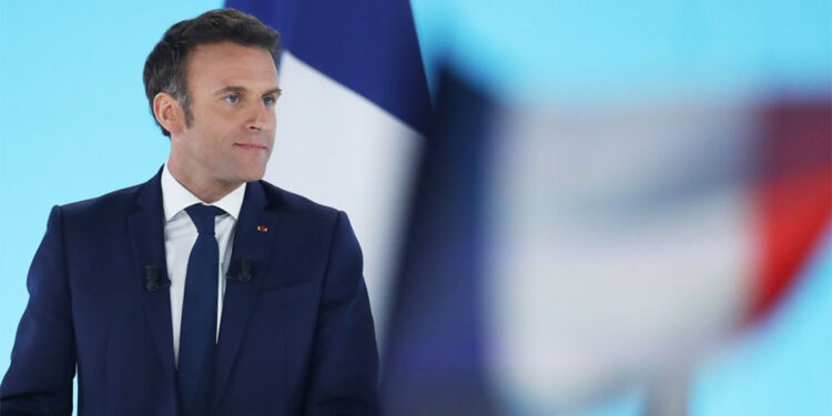 Macron, İran'da tutuklu bulunan 2 Fransız vatandaşının serbest bırakılmasını istedi