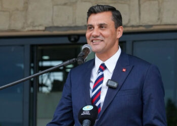 Manisa Büyükşehir Belediyesi Başkanı Ferdi Zeyrek'i elektrik çarptı