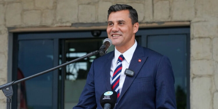 Manisa Büyükşehir Belediyesi Başkanı Ferdi Zeyrek'i elektrik çarptı