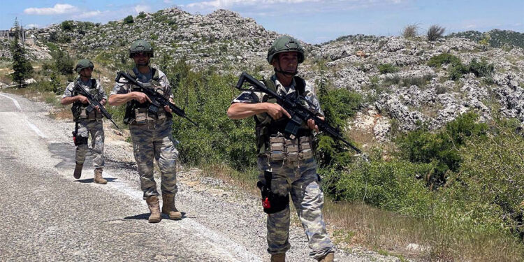 Askerler Kurban Bayramı'nı ailelerinden uzakta geçiriyor