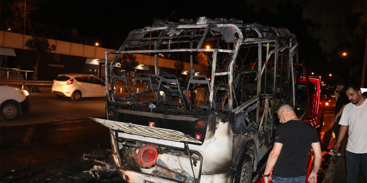 Antalya'da belediyeye ait minibüs bir anda alev topuna döndü